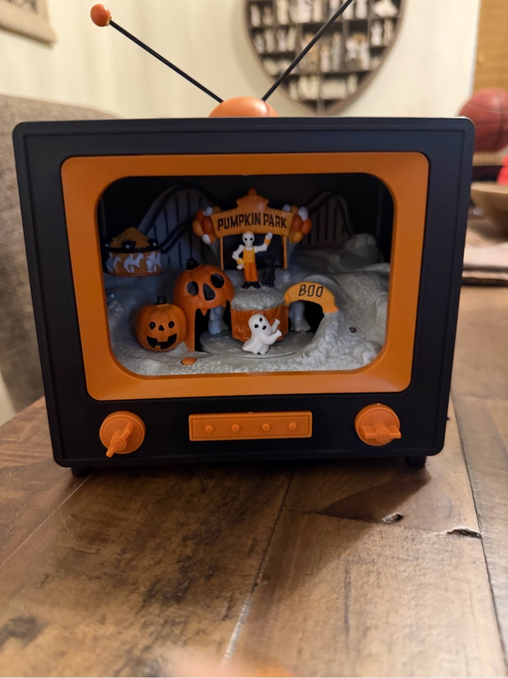 Portable Retro Halloween TV Speaker - Orange and Black